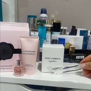 5 item Viktor&Rolf Flowerbomb Perfume and Lotion Set with Dolce & Gabbana Candle